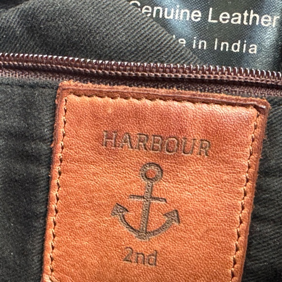 Harbour 2nd Leather Crossbody Bag Satchel Brown Adjustable strap 10.5”x9”x2” - Picture 7 of 9